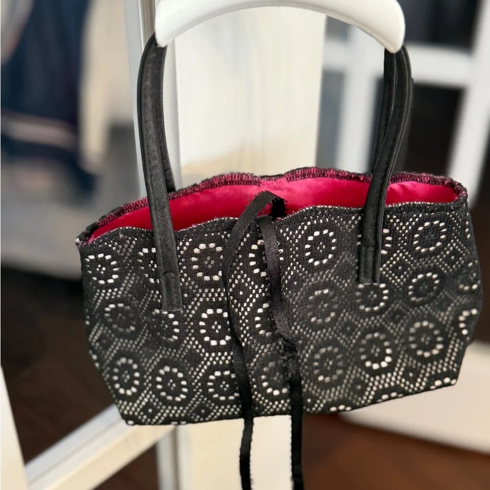 Vintage Victoria’s Secret Elegant Black lace and Satin Pink Handbag - Picture 1 of 12